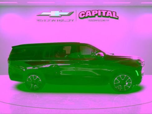 Used 2025 Chevrolet Suburban RST w/ Comfort Package AWD/4WD image 6