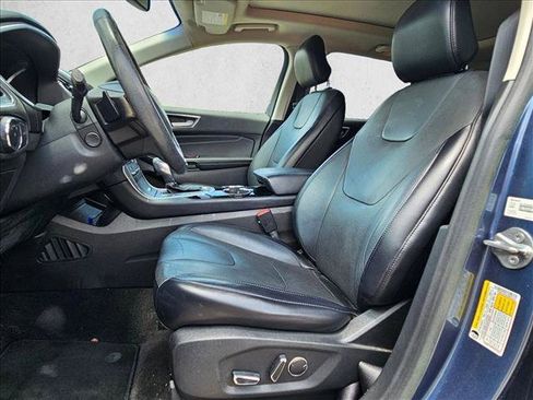Used 2018 Ford Edge Titanium w/ Equipment Group 301A FWD image 11