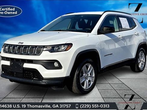 Used 2022 Jeep Compass Latitude image 1