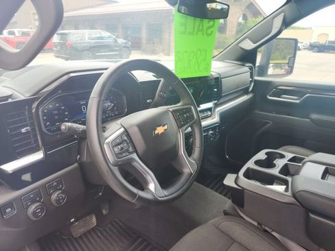 Used 2025 Chevrolet Silverado 2500 LT w/ Convenience Package AWD/4WD image 17