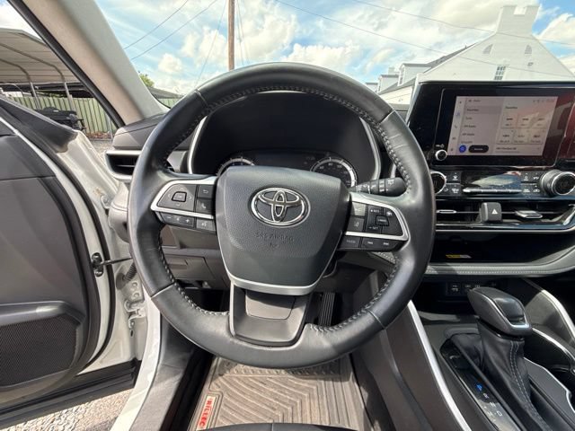 Used 2023 Toyota Highlander XLE FWD image 8
