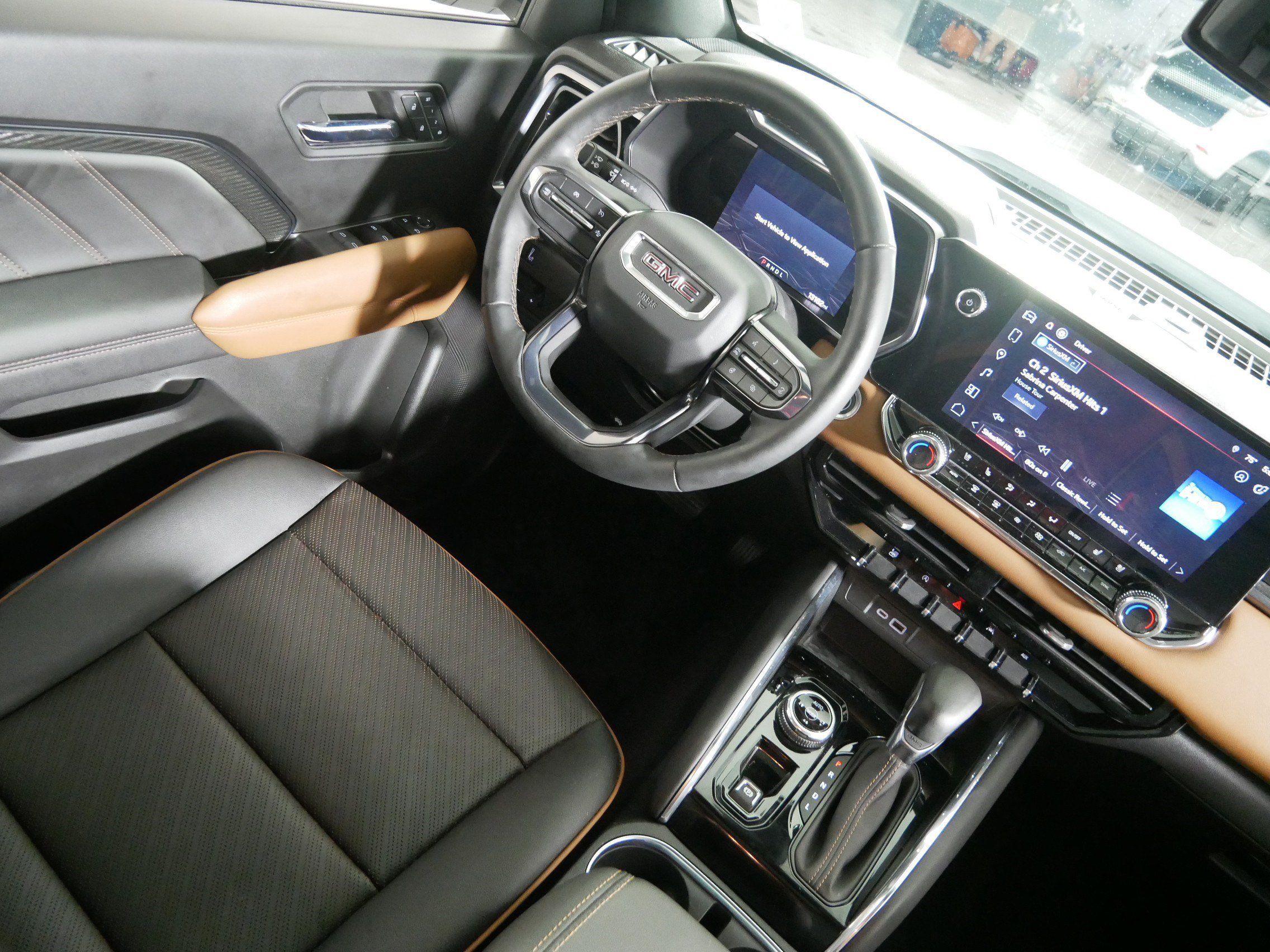 Used 2023 GMC Canyon AT4 w/ AT4 Premium Package AWD/4WD image 9