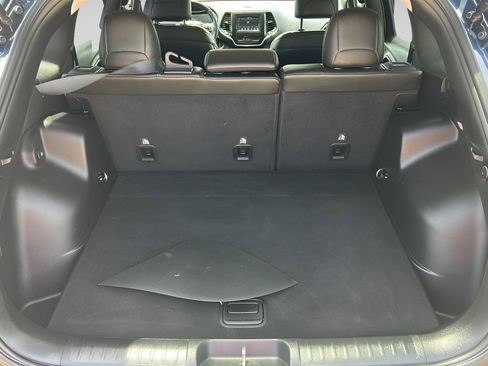Used 2019 Jeep Cherokee Latitude Plus AWD/4WD image 26