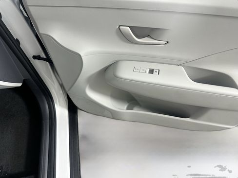 Used 2025 Hyundai Kona SEL FWD image 29