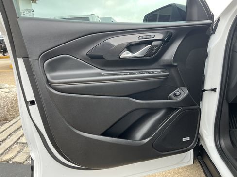 Used 2024 GMC Terrain AT4 w/ Infotainment Package II image 28