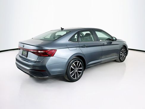 Used 2025 Volkswagen Jetta SE image 9
