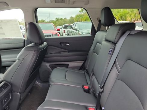 New 2026 Nissan Pathfinder SL FWD image 25
