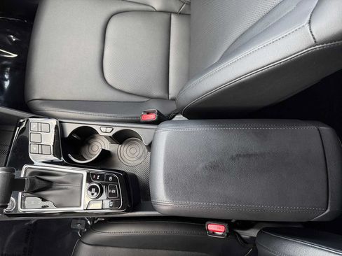 Used 2025 Kia Sportage EX FWD image 17