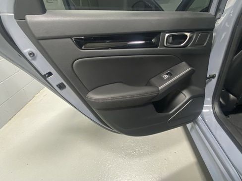 Used 2022 Honda Civic Touring image 8