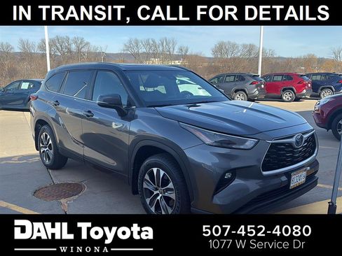 Used 2023 Toyota Highlander XLE FWD image 1