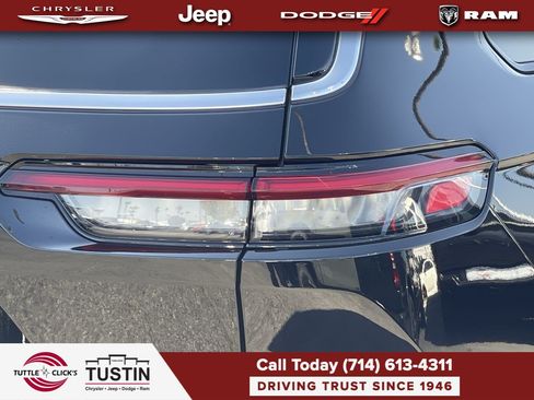 Used 2025 Jeep Grand Cherokee L Laredo w/ Luxury Tech Group I AWD/4WD image 9