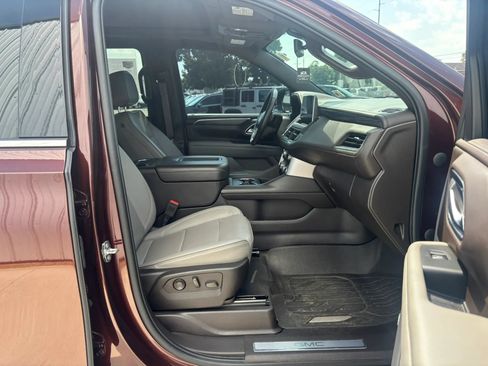 Used 2022 GMC Yukon XL SLT w/ SLT Premium Package AWD/4WD image 19