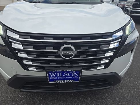 Used 2025 Nissan Rogue SV AWD/4WD image 30