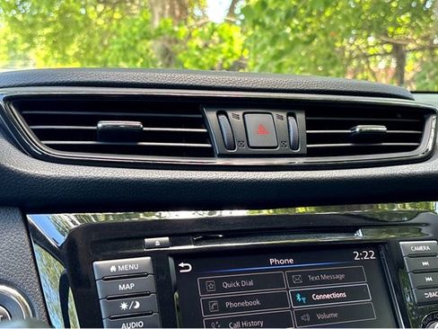 Used 2018 Nissan Rogue SV AWD/4WD image 11