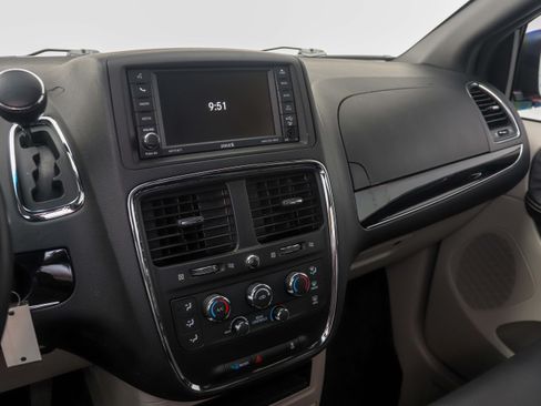 Used 2016 Dodge Grand Caravan SXT FWD image 27