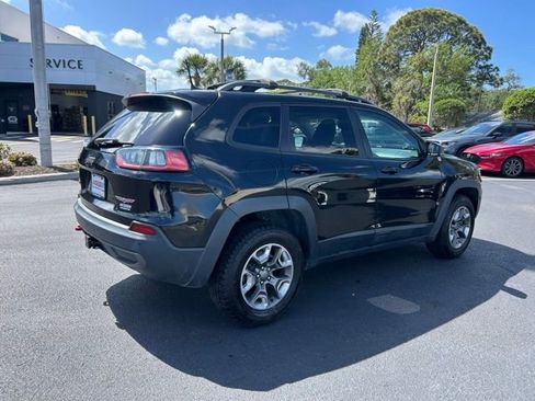 Used 2019 Jeep Cherokee Trailhawk image 6