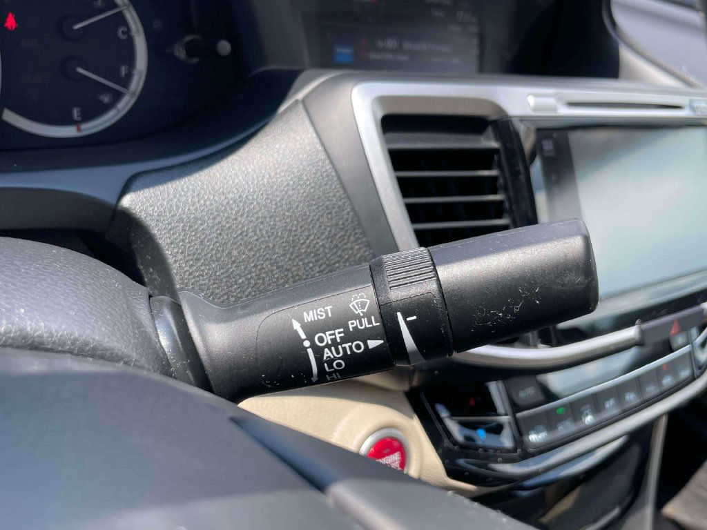 Used 2016 Honda Accord Touring image 25