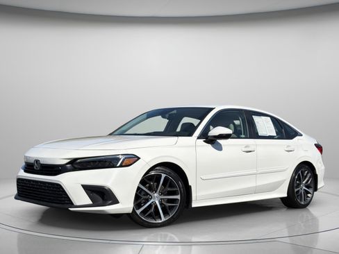 Used 2024 Honda Civic Touring image 2