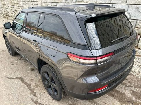 Used 2023 Jeep Grand Cherokee Altitude image 4