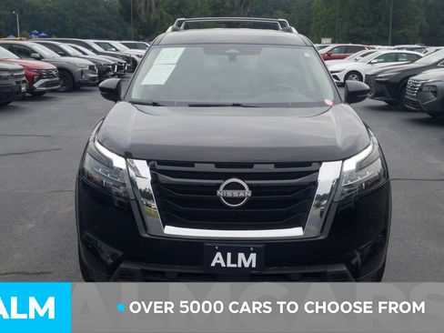Used 2025 Nissan Pathfinder SL AWD/4WD image 2