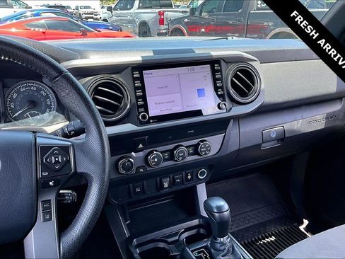 Used 2020 Toyota Tacoma TRD Off-Road AWD/4WD image 7