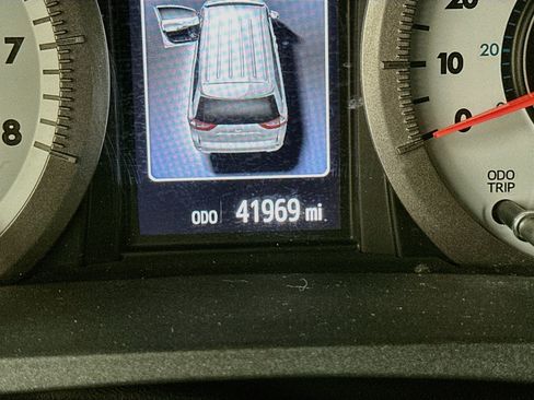 Used 2020 Toyota Sienna SE Premium FWD image 19