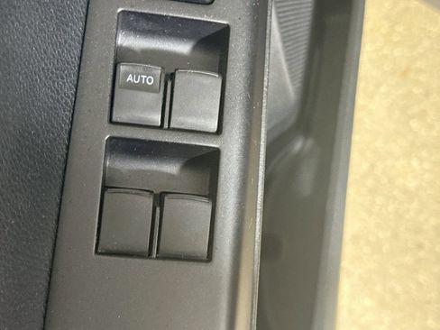 Certified 2018 Toyota RAV4 LE FWD image 19