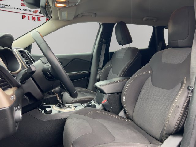 Used 2015 Jeep Cherokee Latitude w/ Cold Weather Group AWD/4WD image 14