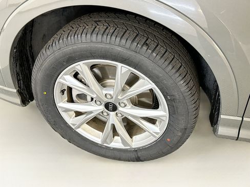 Used 2025 Audi Q3 2.0T Premium image 11