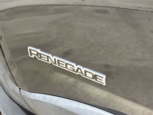 Used 2019 Jeep Renegade Latitude w/ Cold Weather Group image 25