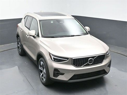 New 2024 Volvo XC40 B5 Plus w/ Protection Package Premier image 33
