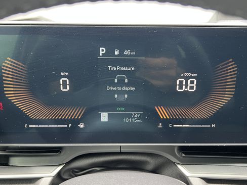 Used 2025 Kia Carnival EX FWD image 29