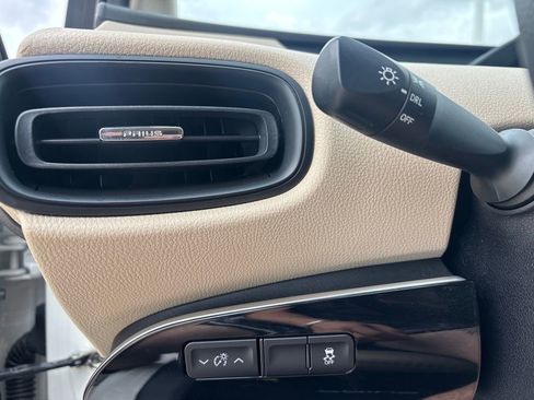 Used 2016 Toyota Prius Two image 21