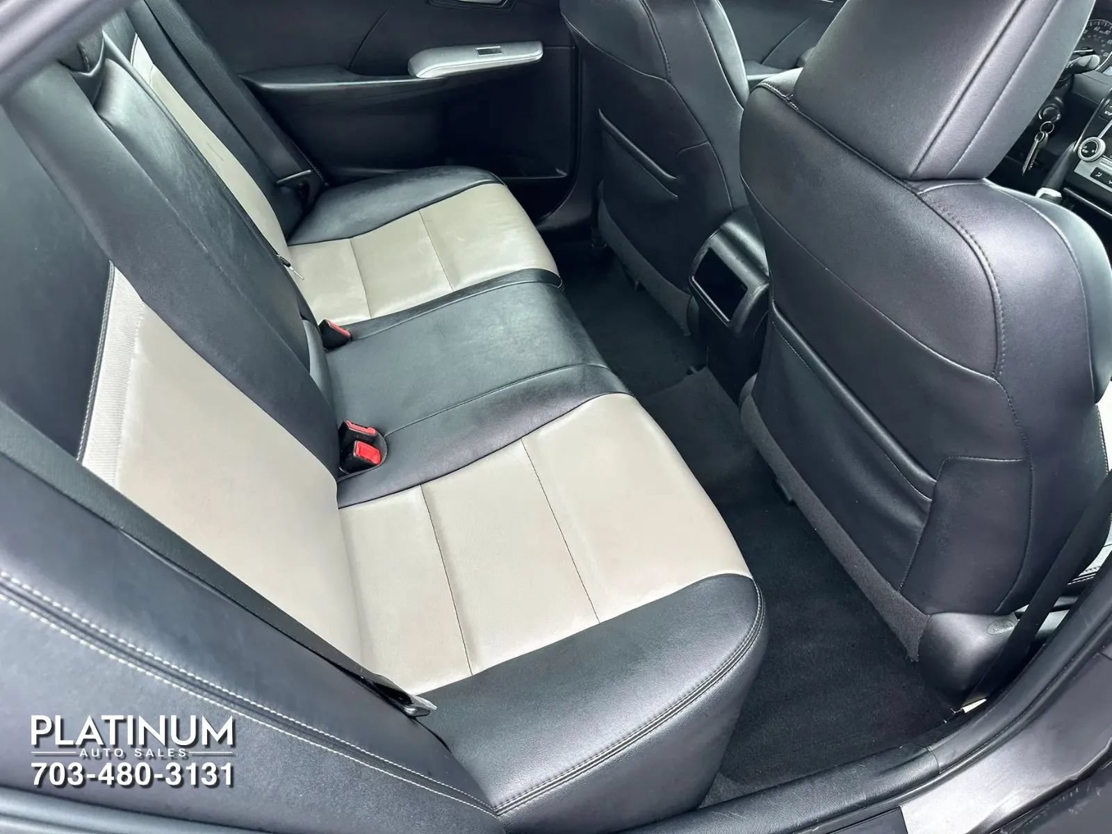 Used 2014 Toyota Camry SE FWD image 16