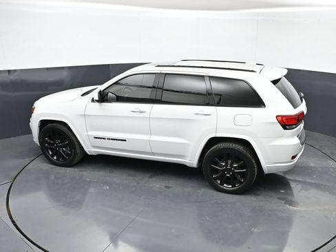 Used 2020 Jeep Grand Cherokee Altitude RWD image 41