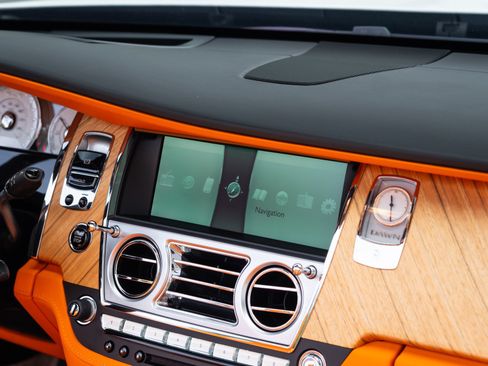 Used 2017 Rolls-Royce Dawn RWD image 83