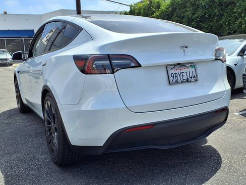 Used 2022 Tesla Model Y Performance AWD/4WD image 3