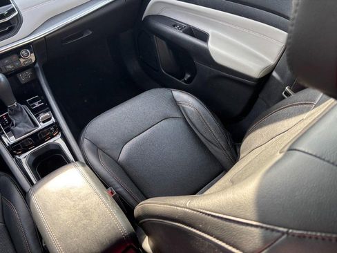 Used 2023 Jeep Compass Limited image 14