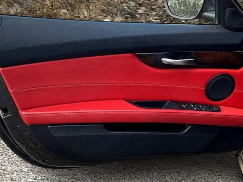 Used 2011 BMW Z4 sDrive30i w/ Premium Pkg image 16