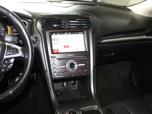 Used 2017 Ford Fusion Energi Titanium FWD image 17