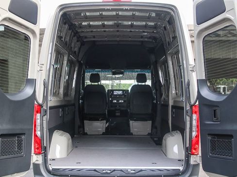 Used 2024 Mercedes-Benz Sprinter 2500 image 23