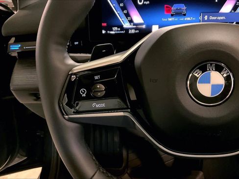 Certified 2025 BMW 530i image 23