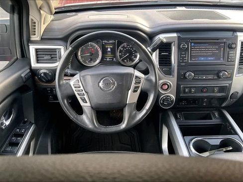 Used 2016 Nissan Titan SL image 5