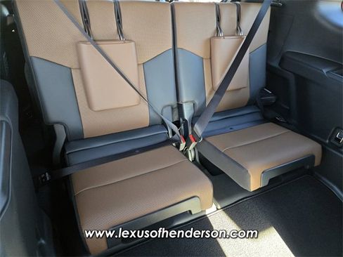 Used 2026 Lexus GX 550 w/ Cold Area Package image 16