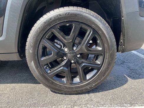 Used 2023 Jeep Renegade Altitude image 19