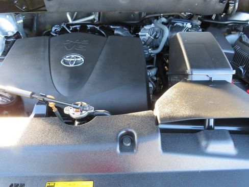 Used 2019 Toyota Highlander XLE image 40