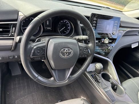 Used 2022 Toyota Camry SE w/ Convenience Package image 9