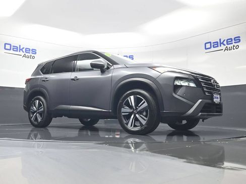 Used 2025 Nissan Rogue SL FWD image 38