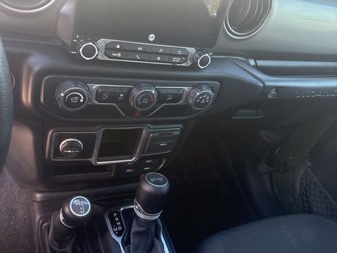 Used 2021 Jeep Wrangler Unlimited Sport AWD/4WD image 12