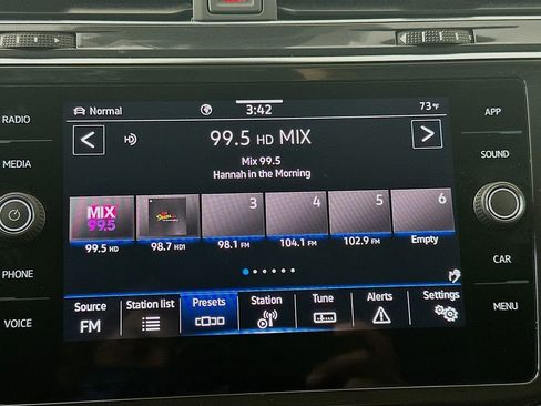 Used 2023 Volkswagen Tiguan SE R-Line image 17